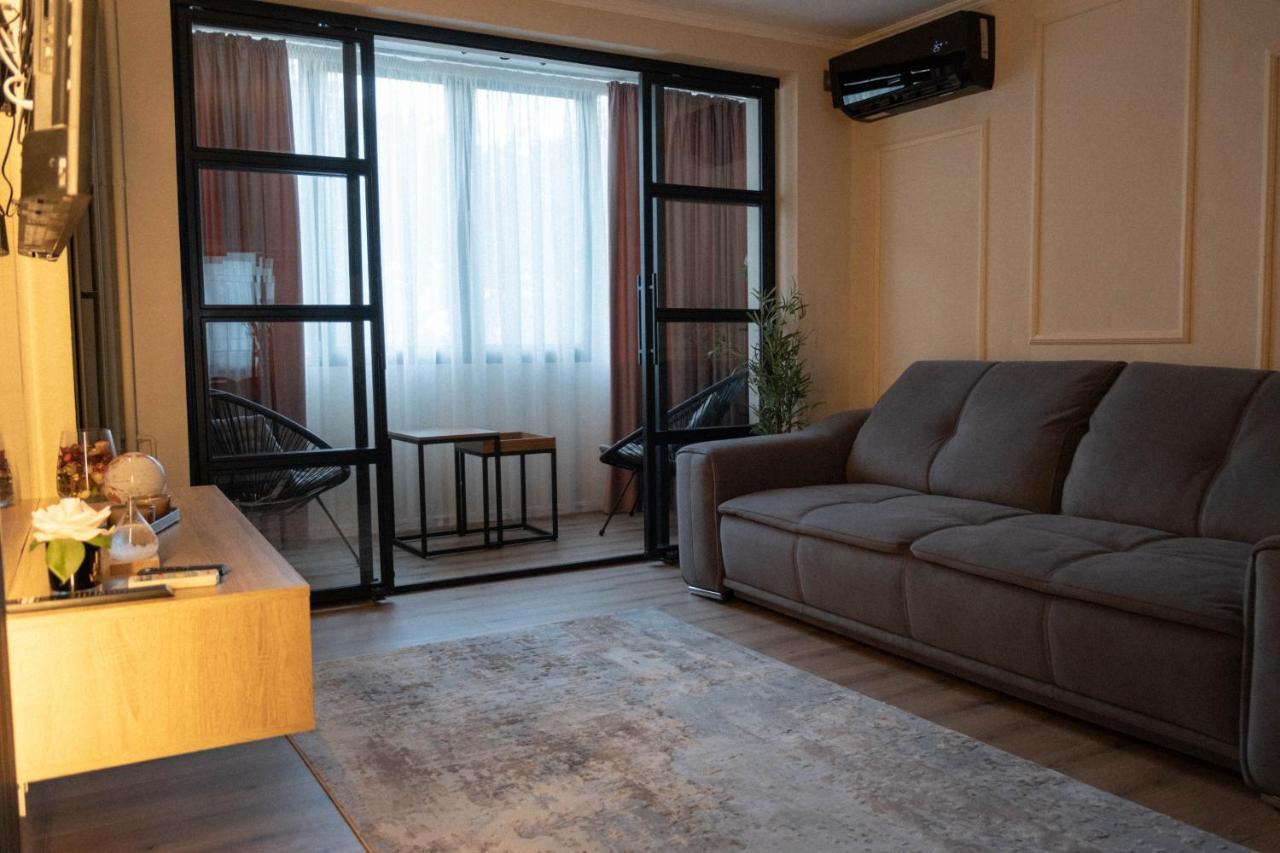 Cosy 2 Rooms Apartment In The Center Of The City Bukarest Eksteriør billede