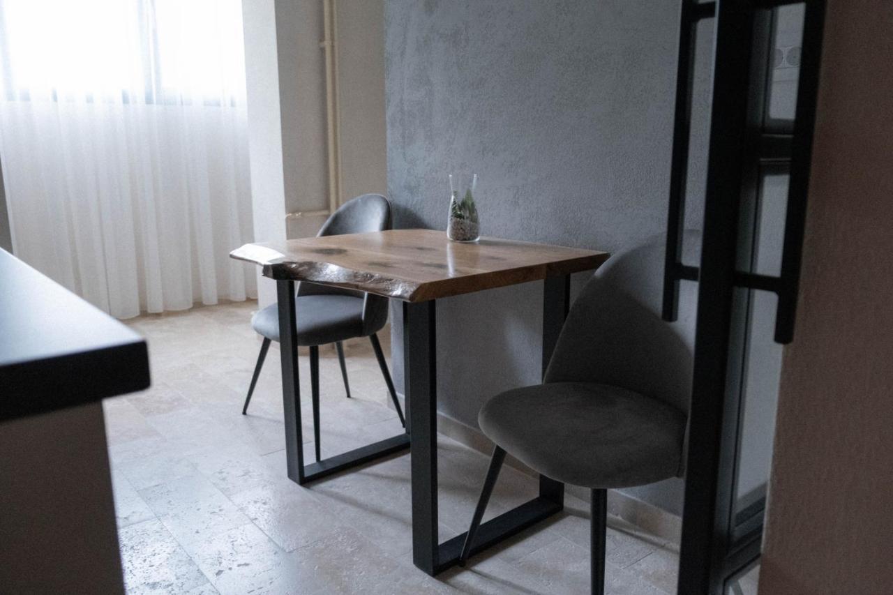 Cosy 2 Rooms Apartment In The Center Of The City Bukarest Eksteriør billede
