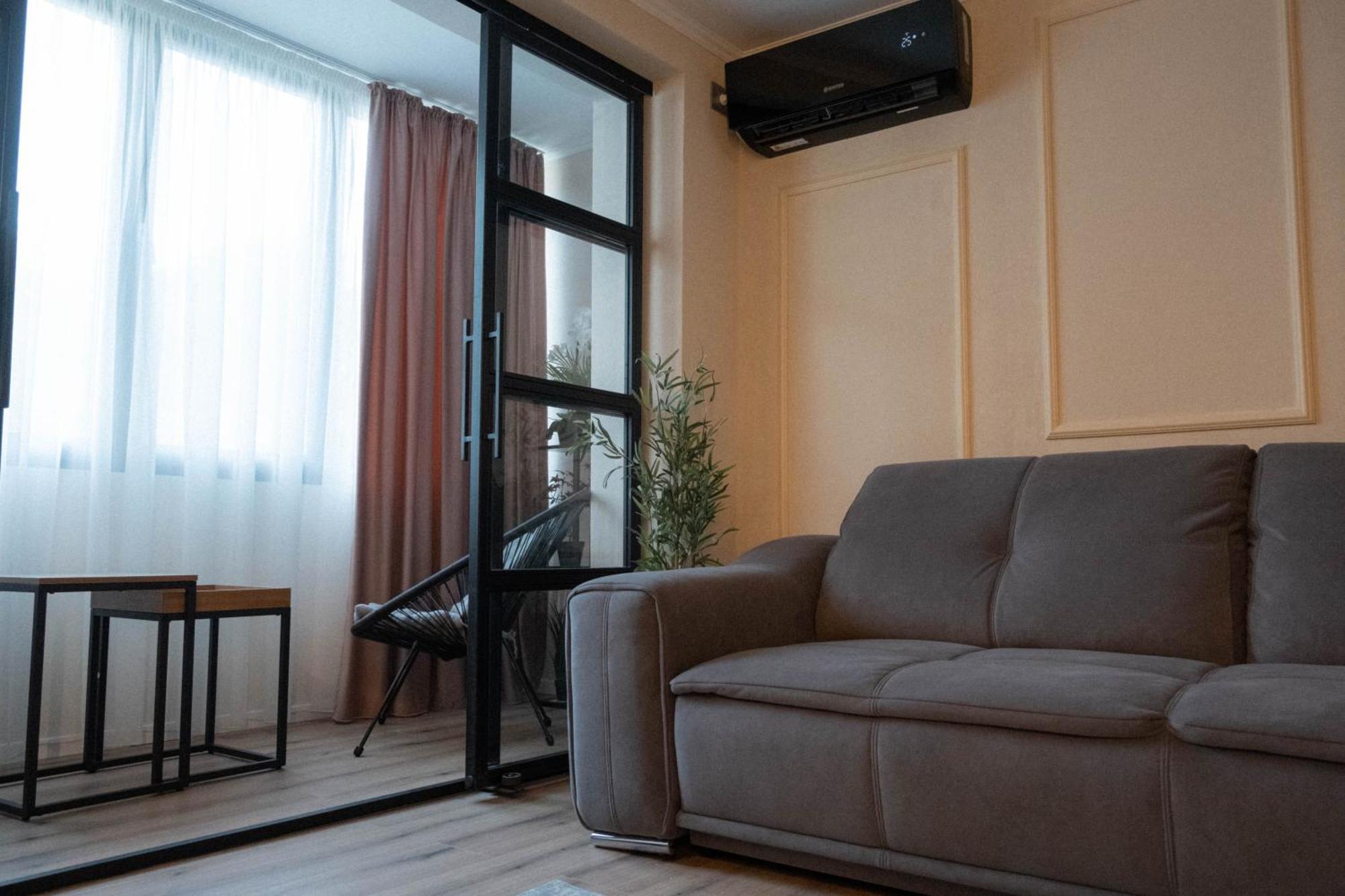 Cosy 2 Rooms Apartment In The Center Of The City Bukarest Eksteriør billede