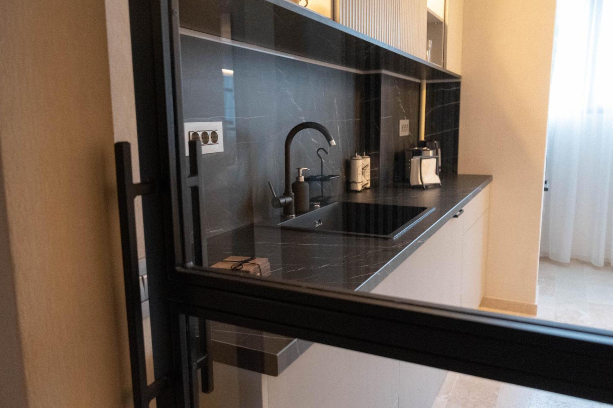 Cosy 2 Rooms Apartment In The Center Of The City Bukarest Eksteriør billede