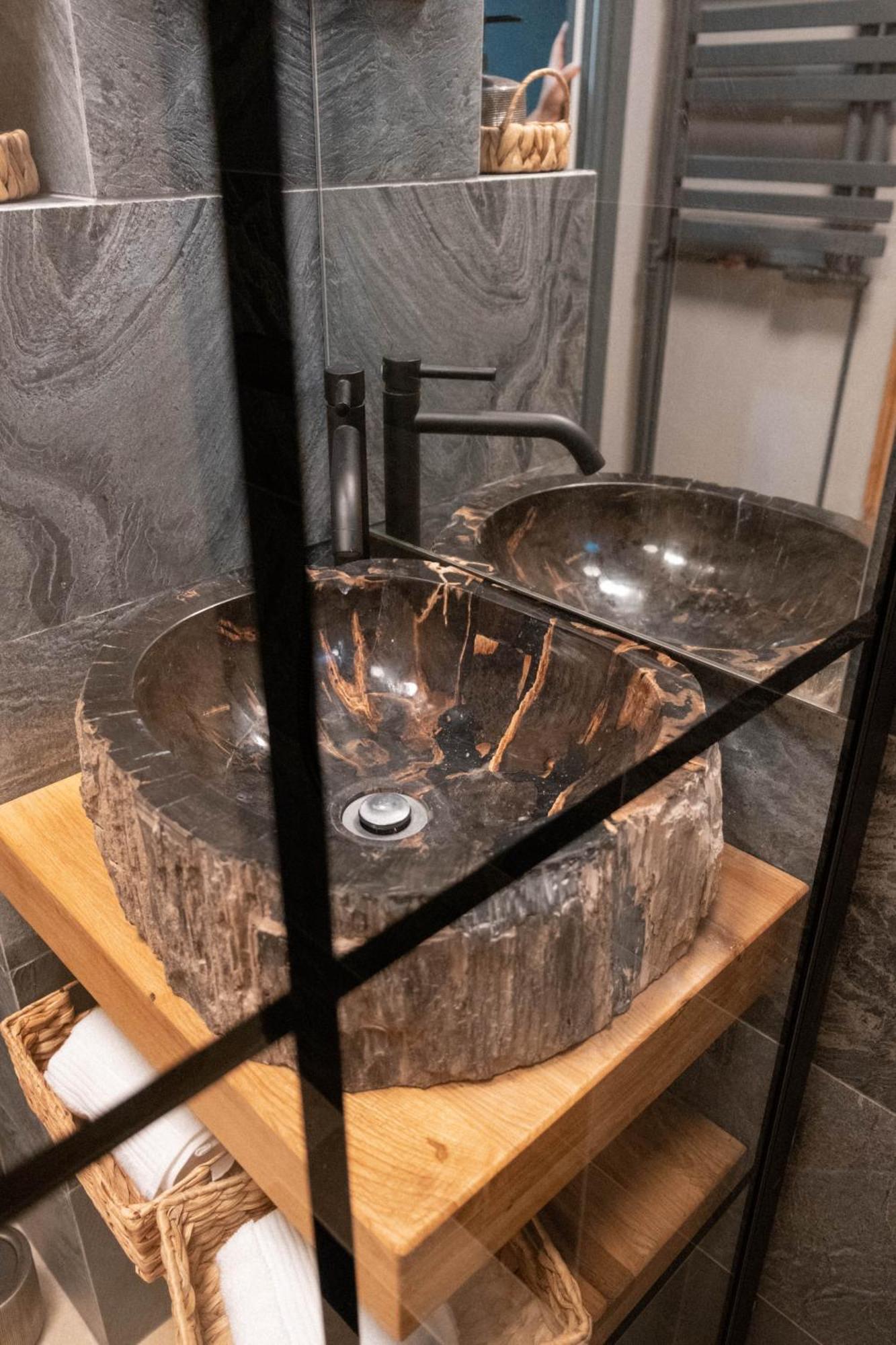 Cosy 2 Rooms Apartment In The Center Of The City Bukarest Eksteriør billede